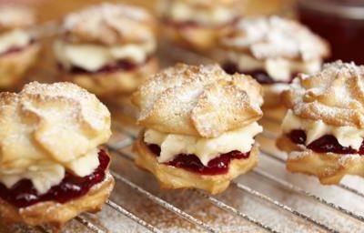 Lemon and strawberry viennese whirls